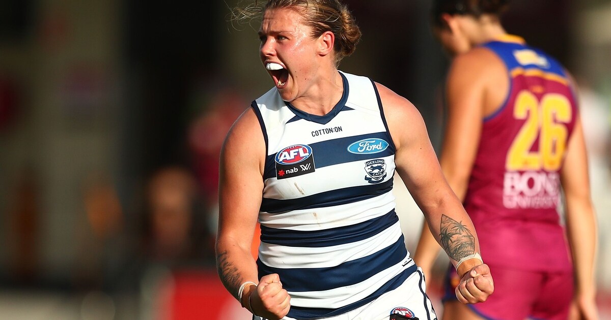 Pocket Profile Chloe Scheer